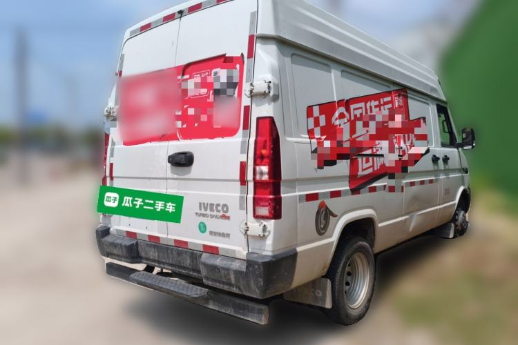 Used Iveco Daily 2025 2.5T V37 Van Transporter Green Lane Enhanced Version Mid-Chassis Mid-Roof Dual Tires Rear Right 45 Deg