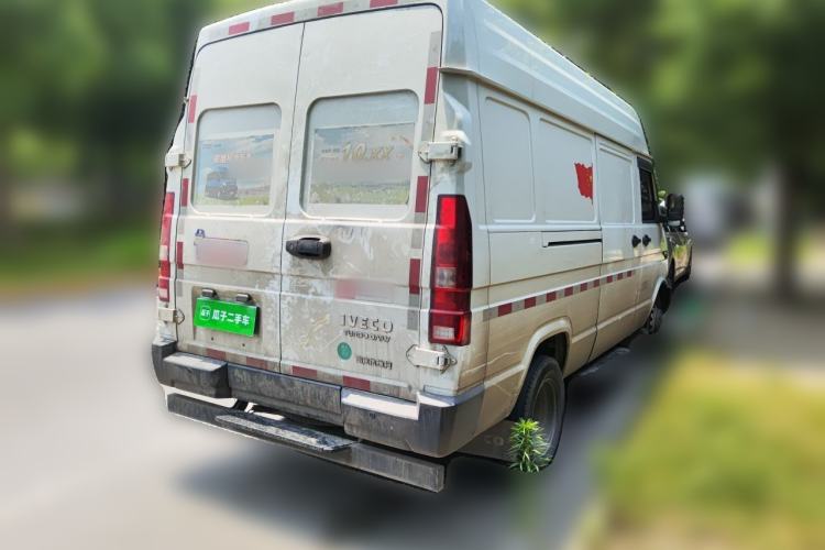 Used Iveco Daily 2025 2.5T V37 Van Transporter Green Lane Enhanced Version Mid-Chassis Mid-Roof Dual Tires Rear Right 45 Deg