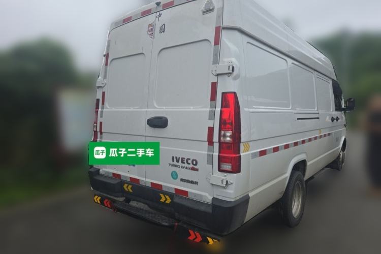 Used Iveco Daily 2025 2.5T V40 Van Transporter Enhanced Green Lane Version Long Wheelbase Mid-Roof Design Dual Tires Rear Right 45 Deg