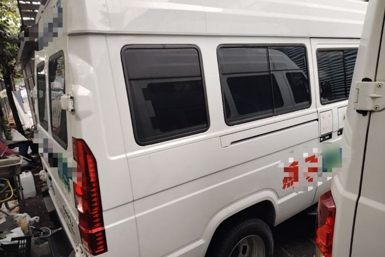 Used Iveco Daily 2025 2.5T A37M1 Multi-Purpose Passenger Vehicle Mid-Frame Mid-Roof Dual Tires Rear Right 45 Deg