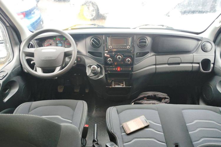 Used Iveco Eurocargo 2021 2.0T Manual Super-Rui Short Wheelbase Low-Roof Side-Hinged Door F1A Center Console