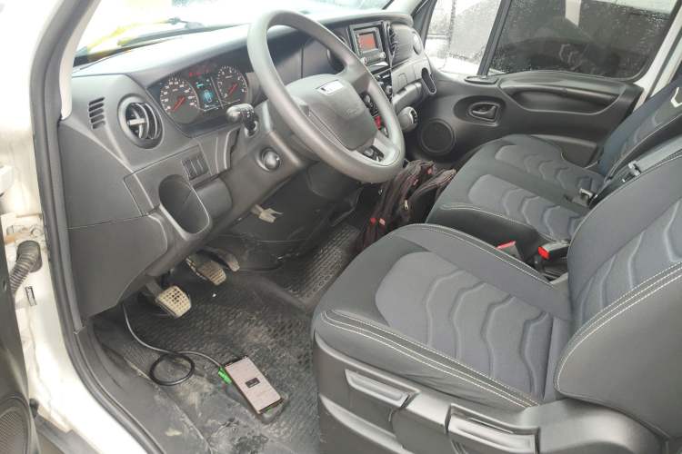 Used Iveco Eurocargo 2021 2.0T Manual Super-Rui Short Wheelbase Low-Roof Side-Hinged Door F1A Driver Seat