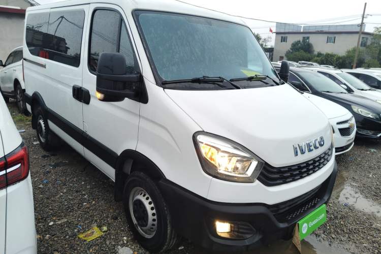 Used Iveco Eurocargo 2021 2.0T Manual Super-Rui Short Wheelbase Low-Roof Side-Hinged Door F1A Front Right 45 Deg