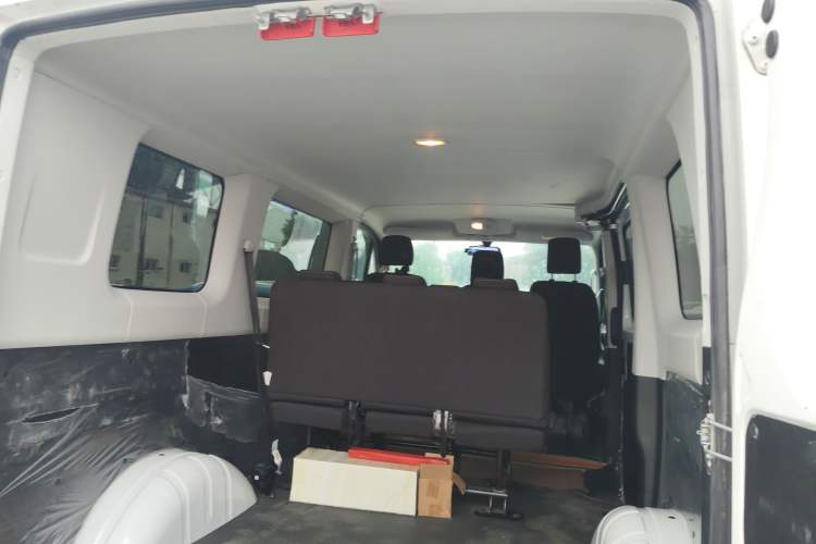 Used Iveco Eurocargo 2021 2.0T Manual Super-Rui Short Wheelbase Low-Roof Side-Hinged Door F1A Headliner
