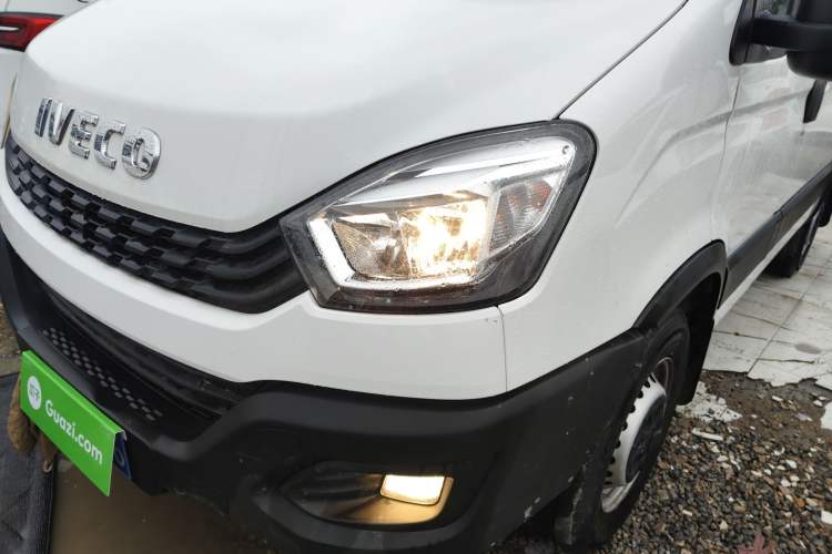 Used Iveco Eurocargo 2021 2.0T Manual Super-Rui Short Wheelbase Low-Roof Side-Hinged Door F1A Left Front Headlight