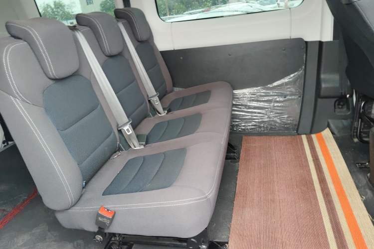 Used Iveco Eurocargo 2021 2.0T Manual Super-Rui Short Wheelbase Low-Roof Side-Hinged Door F1A Left Rear Seat