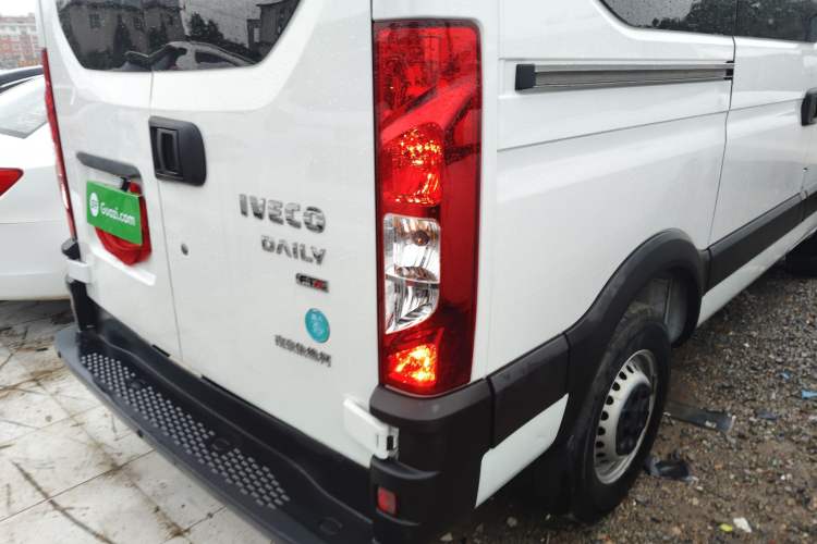 Used Iveco Eurocargo 2021 2.0T Manual Super-Rui Short Wheelbase Low-Roof Side-Hinged Door F1A Right Rear Taillight
