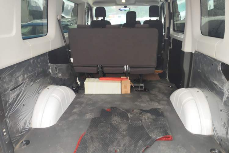 Used Iveco Eurocargo 2021 2.0T Manual Super-Rui Short Wheelbase Low-Roof Side-Hinged Door F1A Trunk
