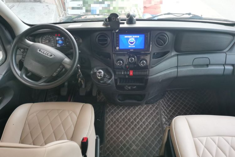 Used Iveco Eurocargo  Center Console
