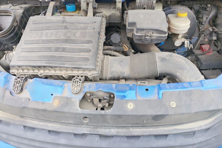 Used Iveco Eurocargo 2018 2.3T Short-Wheelbase Low-Roof Multi-Purpose Van with Side Sliding Door F1A Engine Bay