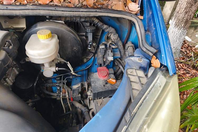 Used Iveco Eurocargo 2018 3.0T Short-Wheelbase Low-Roof Van F1C Engine Bay Left