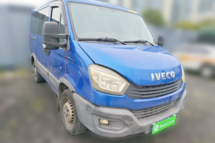 Used Iveco Eurocargo 2018 2.3T Short-Wheelbase Low-Roof Multi-Purpose Van with Side Sliding Door F1A Front Right 45 Deg
