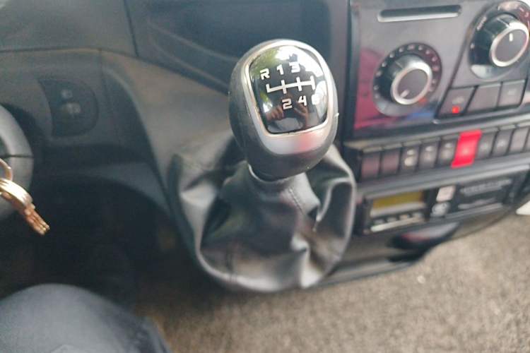 Used Iveco Eurocargo 2018 3.0T Short-Wheelbase Low-Roof Van F1C Gear Lever