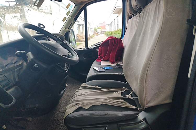 Used Iveco Eurocargo 2018 3.0T Short-Wheelbase Low-Roof Van F1C Left Front Seat