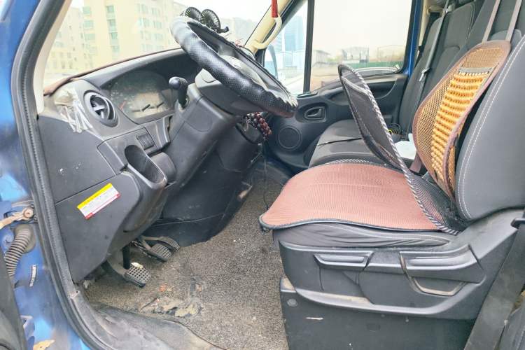 Used Iveco Eurocargo 2018 2.3T Short-Wheelbase Low-Roof Multi-Purpose Van with Side Sliding Door F1A Left Front Seat