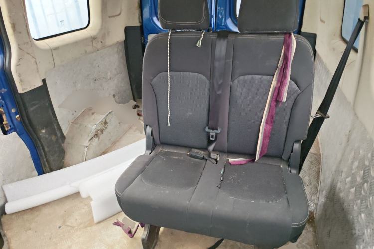 Used Iveco Eurocargo 2018 2.3T Short-Wheelbase Low-Roof Multi-Purpose Van with Side Sliding Door F1A Left Rear Seat