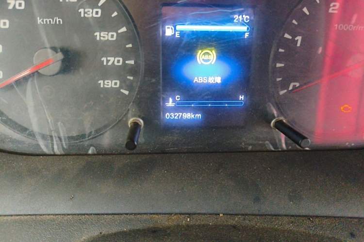 Used Iveco Eurocargo 2018 3.0T Short-Wheelbase Low-Roof Van F1C Odometer Close Up