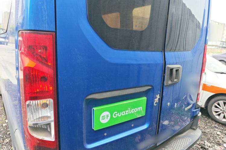 Used Iveco Eurocargo 2018 2.3T Short-Wheelbase Low-Roof Multi-Purpose Van with Side Sliding Door F1A Rear