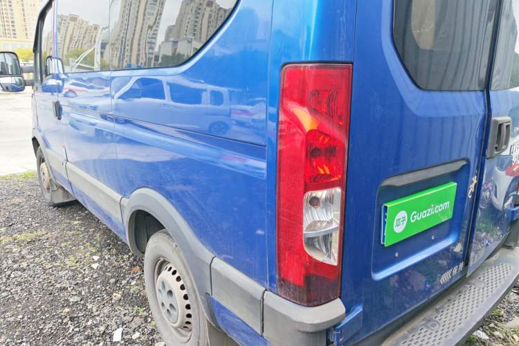 Used Iveco Eurocargo 2018 2.3T Short-Wheelbase Low-Roof Multi-Purpose Van with Side Sliding Door F1A Rear Left 45 Deg