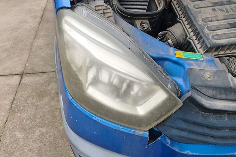 Used Iveco Eurocargo 2018 3.0T Short-Wheelbase Low-Roof Van F1C Right Front Headlight