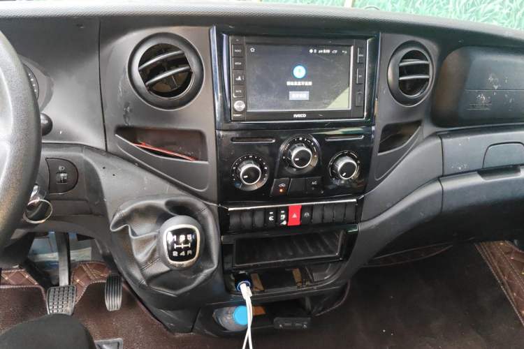 Used Iveco Eurocargo 2018 2.3T Long Wheelbase Short Overhang High-Roof Van F1A Audio And AC Panel