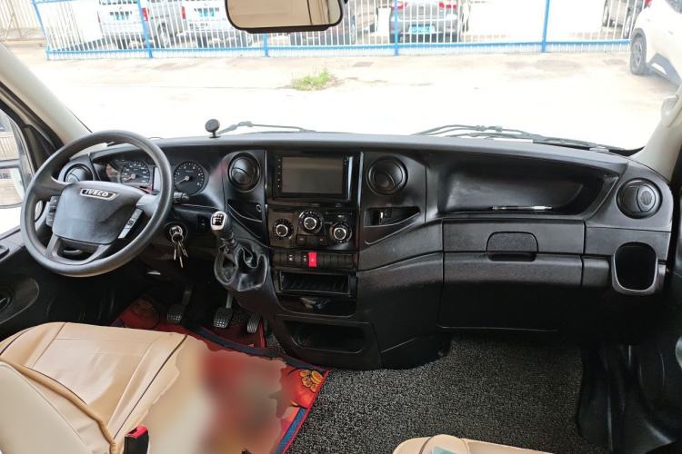 Used Iveco Eurocargo  Center Console