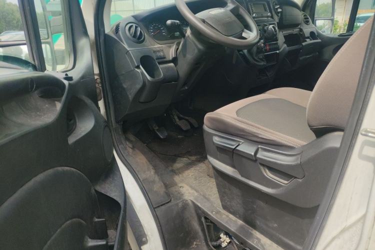 Used Iveco Eurocargo 2018 2.3T Long Wheelbase Short Overhang Multi-Purpose Vehicle with Side Sliding Door F1A Driver Seat