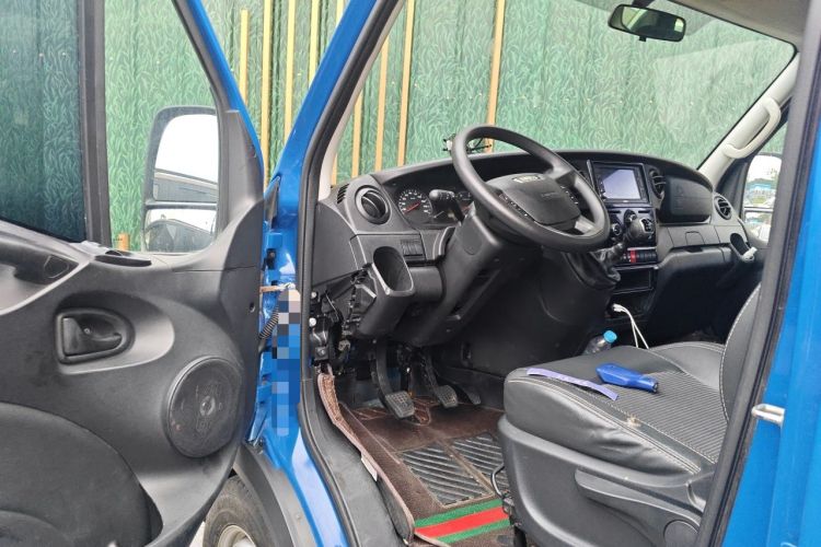 Used Iveco Eurocargo 2018 2.3T Long Wheelbase Short Overhang High-Roof Van F1A Driver Seat