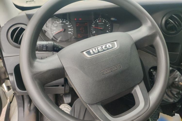 Used Iveco Eurocargo 2018 2.3T Long Wheelbase Short Overhang Multi-Purpose Vehicle with Side Sliding Door F1A Steering Wheel