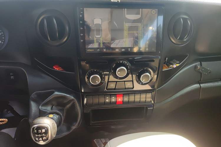 Used Iveco Eurocargo 2018 2.3T Long Wheelbase Short Overhang Multi-Purpose Vehicle with Side Sliding Door F1A Audio And AC Panel