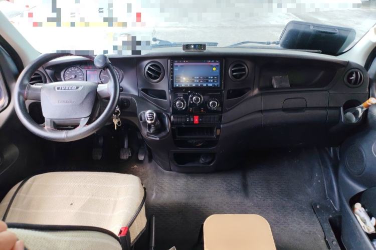 Used Iveco Eurocargo  Center Console