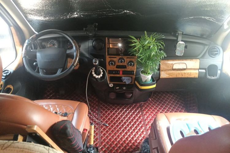 Used Iveco Eurocargo  Center Console