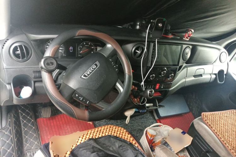 Used Iveco Eurocargo  Center Console