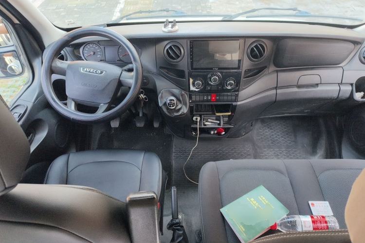 Used Iveco Eurocargo 2018 2.3T Long Wheelbase Short Overhang Multi-Purpose Vehicle with Side Sliding Door F1A Center Console