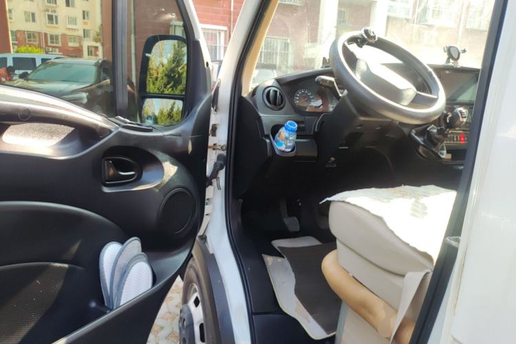 Used Iveco Eurocargo 2018 2.3T Long Wheelbase Short Overhang Multi-Purpose Vehicle with Side Sliding Door F1A Driver Seat