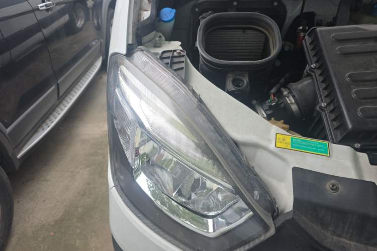 Used Iveco Eurocargo 2018 2.3T Long Wheelbase Short Overhang Multi-Purpose Vehicle with Side Sliding Door F1A Engine Bay Right
