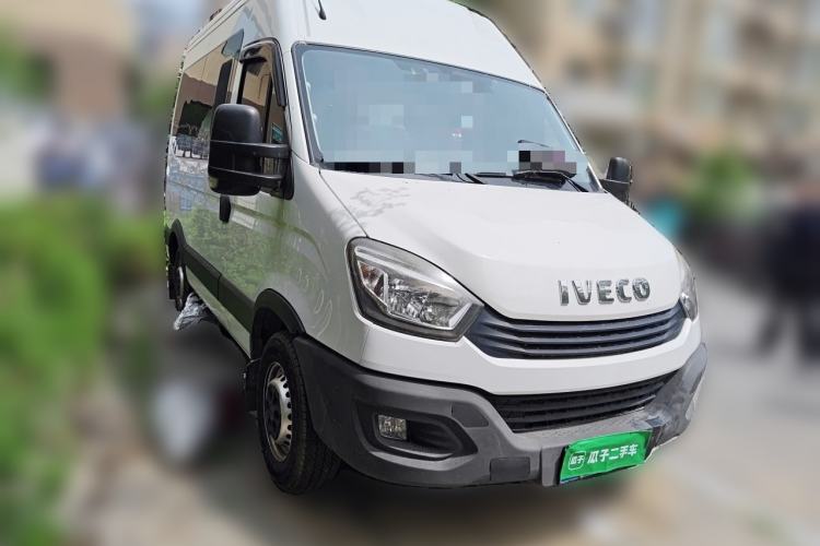 Used Iveco Eurocargo 2018 3.0T Short-Wheelbase Low-Roof Multi-Function Vehicle with Side Sliding Door F1C Front Right 45 Deg