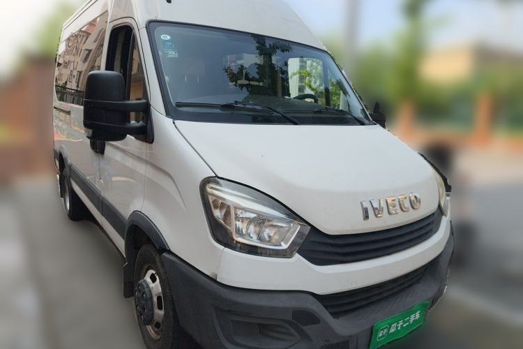 Used Iveco Eurocargo 2018 2.3T Long Wheelbase Short Overhang Multi-Purpose Vehicle with Side Sliding Door F1A Front Right 45 Deg