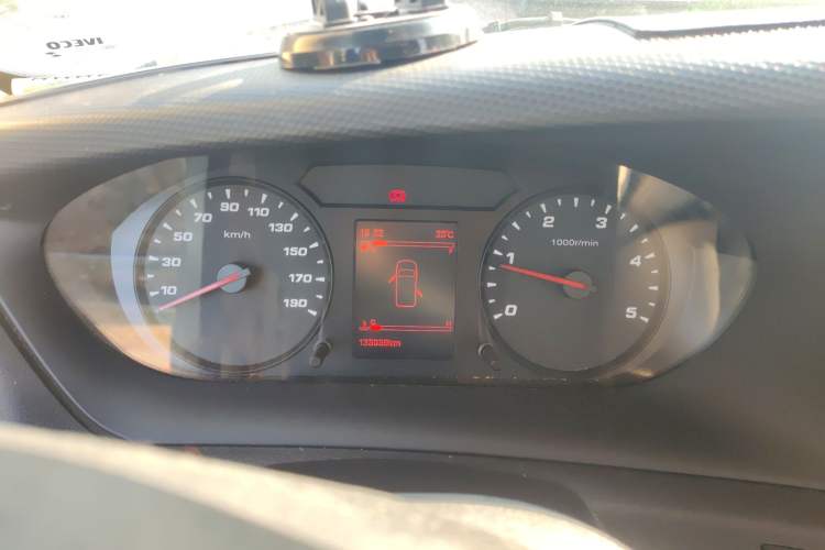 Used Iveco Eurocargo 2018 2.3T Long Wheelbase Short Overhang Multi-Purpose Vehicle with Side Sliding Door F1A Instrument Cluster