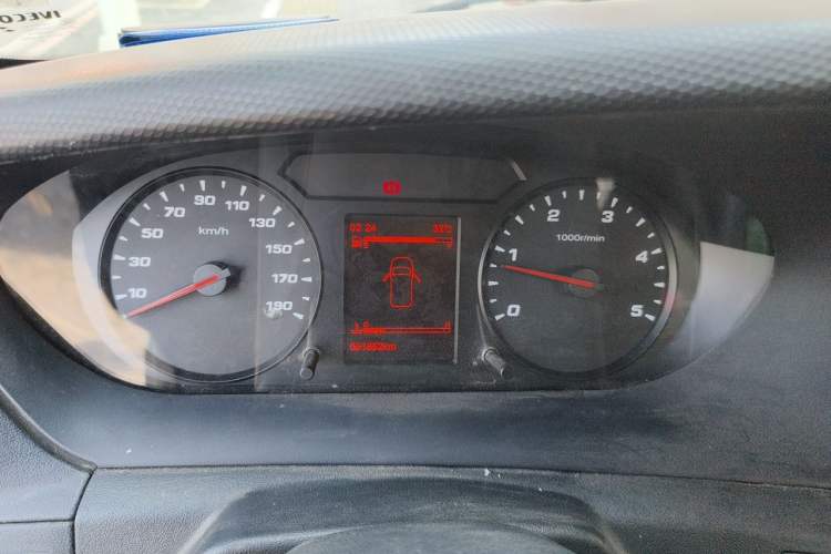 Used Iveco Eurocargo 2018 2.3T Long Wheelbase Short Overhang Multi-Purpose Vehicle with Side Sliding Door F1A Instrument Cluster
