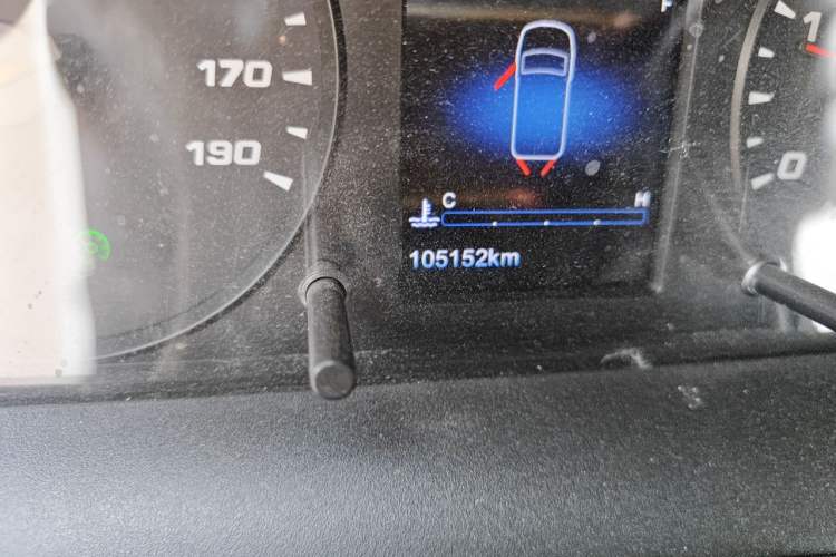 Used Iveco Eurocargo 2018 3.0T Short-Wheelbase Low-Roof Multi-Function Vehicle with Side Sliding Door F1C Odometer Close Up