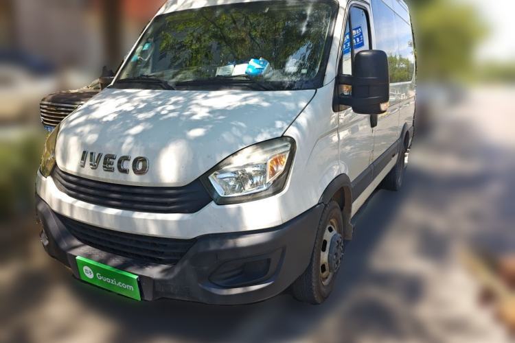 Iveco Eurocargo 2018 2.3T Long Wheelbase Short Overhang Multi-Purpose Vehicle with Side Sliding Door F1A de segunda mano Guazi used car, China used car export, Used car for sale, Used cars, Cheapest cars for sale