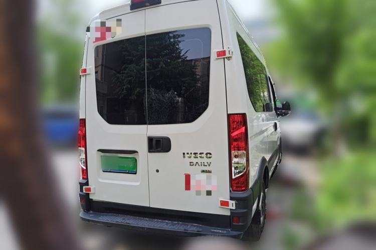 Used Iveco Eurocargo 2018 3.0T Short-Wheelbase Low-Roof Multi-Function Vehicle with Side Sliding Door F1C Rear Right 45 Deg
