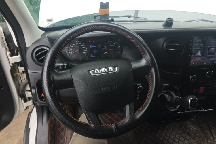 Used Iveco Eurocargo 2018 2.3T Long Wheelbase Short Overhang Multi-Purpose Vehicle with Side Sliding Door F1A Steering Wheel