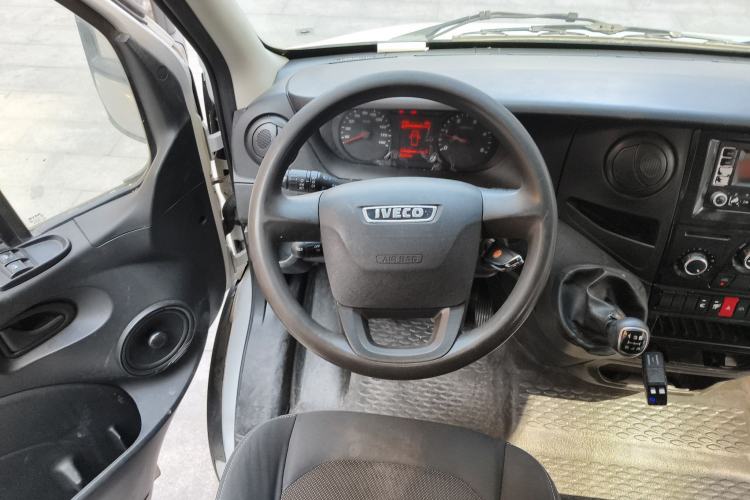 Used Iveco Eurocargo 2018 2.3T Long Wheelbase Short Overhang Multi-Purpose Vehicle with Side Sliding Door F1A Steering Wheel