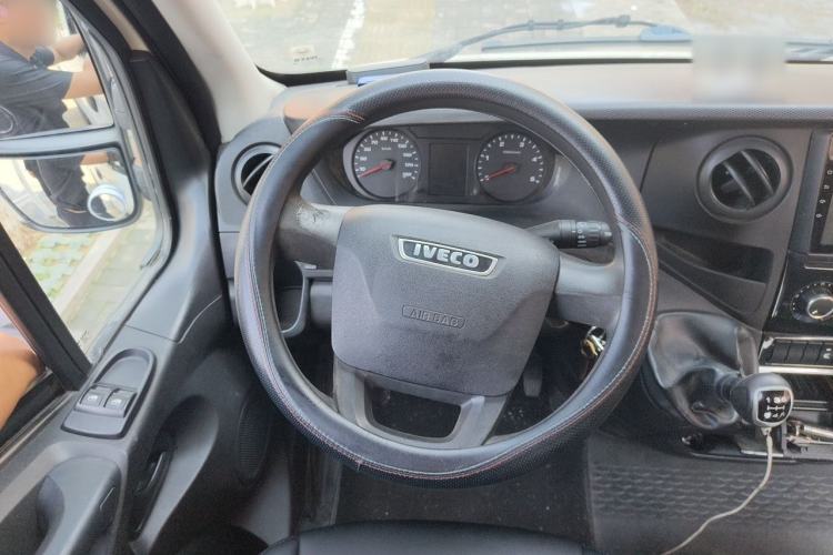 Used Iveco Eurocargo 2018 2.3T Long Wheelbase Short Overhang Multi-Purpose Vehicle with Side Sliding Door F1A Steering Wheel