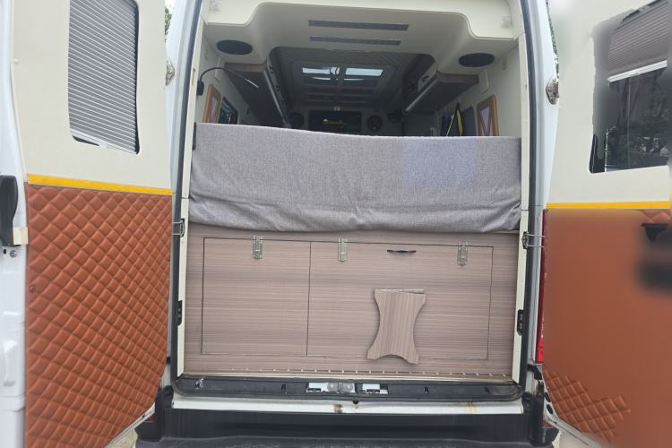 Used Iveco Eurocargo 2018 2.3T Long Wheelbase Short Overhang Multi-Purpose Vehicle with Side Sliding Door F1A Trunk