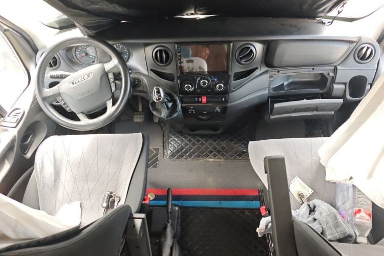 Used Iveco Eurocargo  Center Console