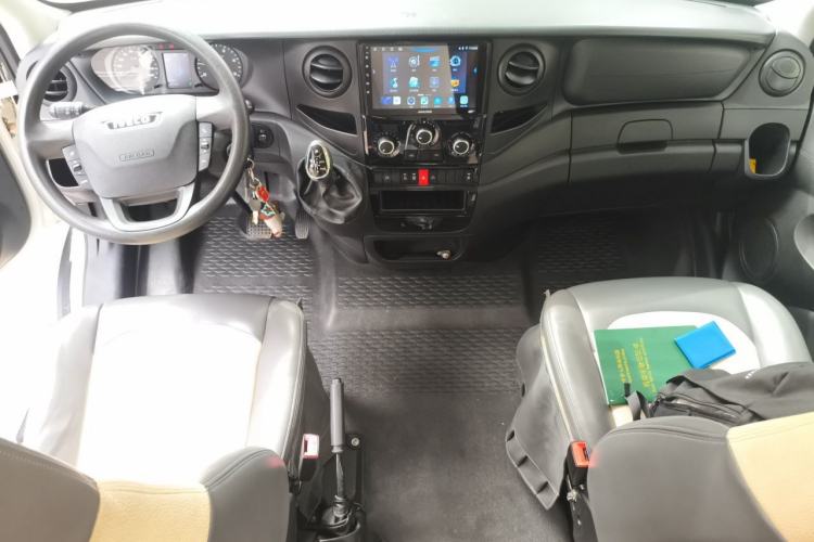 Used Iveco Eurocargo  Center Console