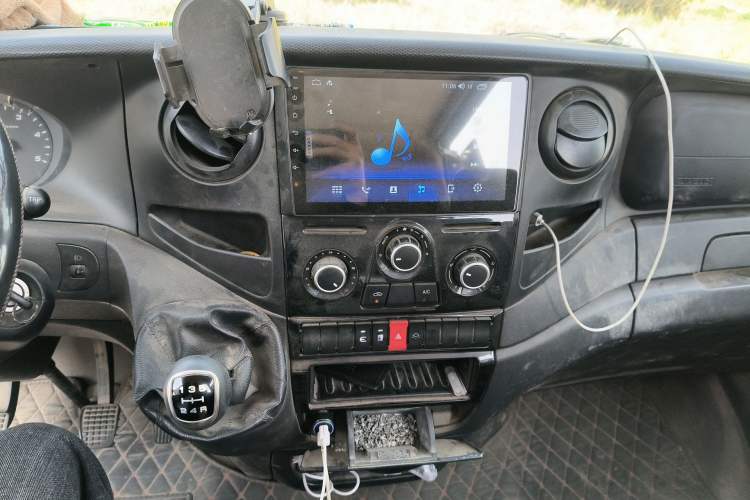 Used Iveco Eurocargo 2020 2.3T Manual Super Rui Long Wheelbase Short Overhang High Roof China VI F1A Audio And AC Panel